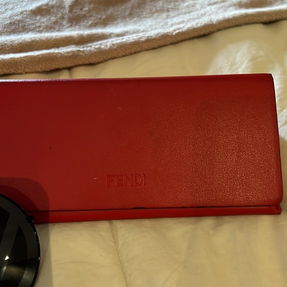 FENDI SUNGLASSES - Picture 2 of 3